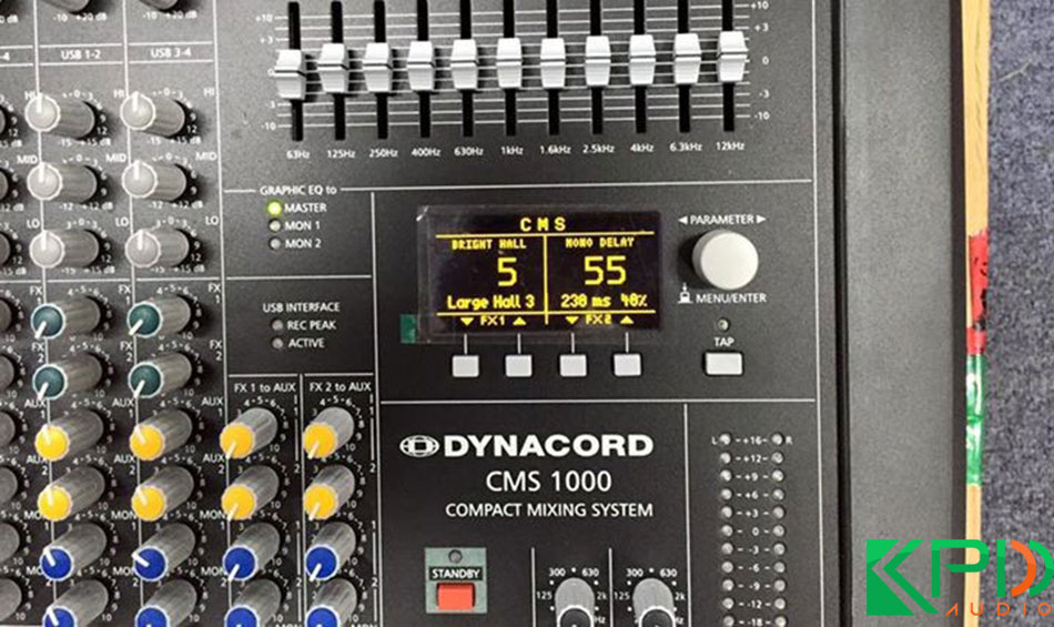Màn hình OLED rộng rãi, hiển thị nhanh chóng của bàn Mixer Dynacord CMS 1000