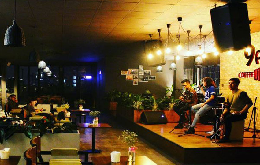 loa-karaoke-nghe-nhac-cho-quan-cafe