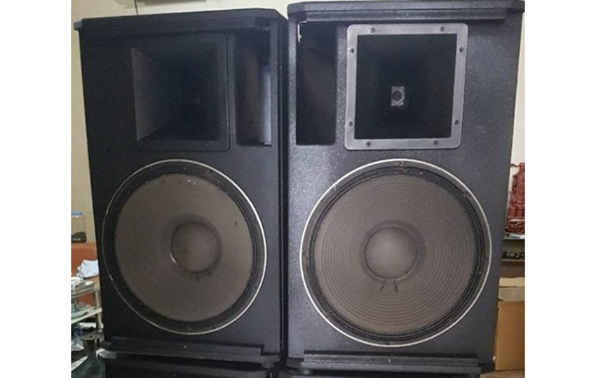 Loa-JBL-SRX-715-2