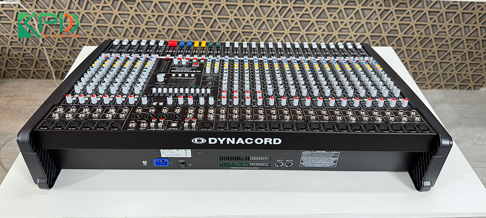 Hệ thống cổng kết nối trên Mixer CMS 2200