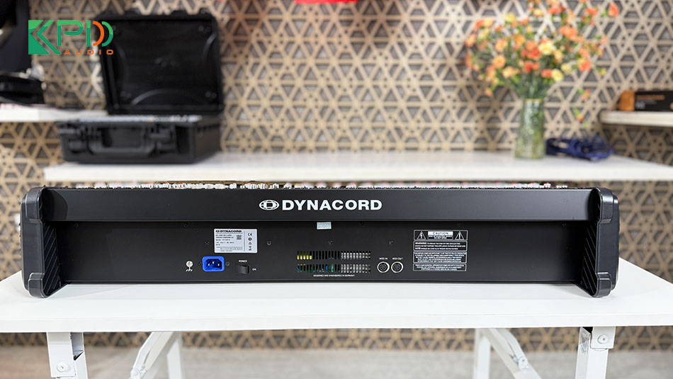 Mặt sau Mixer Dynacord CMS 2200