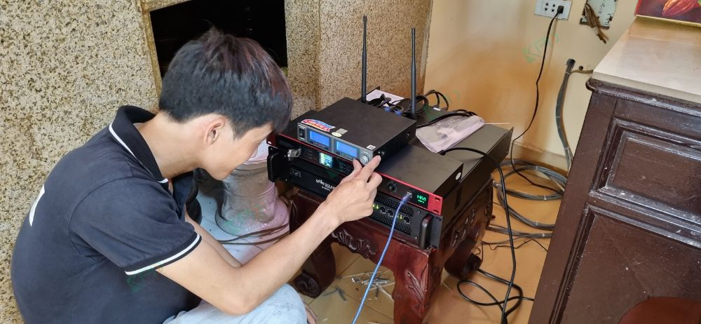 Kiểm tra các thiết bị cần lắp đặt Không gian lắp đặt dàn karaoke gia đình 30m2 cho gia đình cho anh Quang