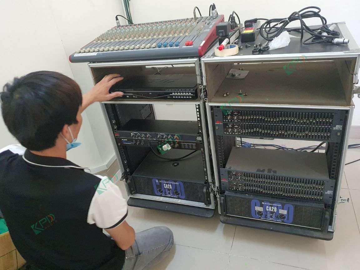 Kiểm tra, test thiết bị cho Tủ đựng thiết bị cho âm thanh hội trường Vietcombank