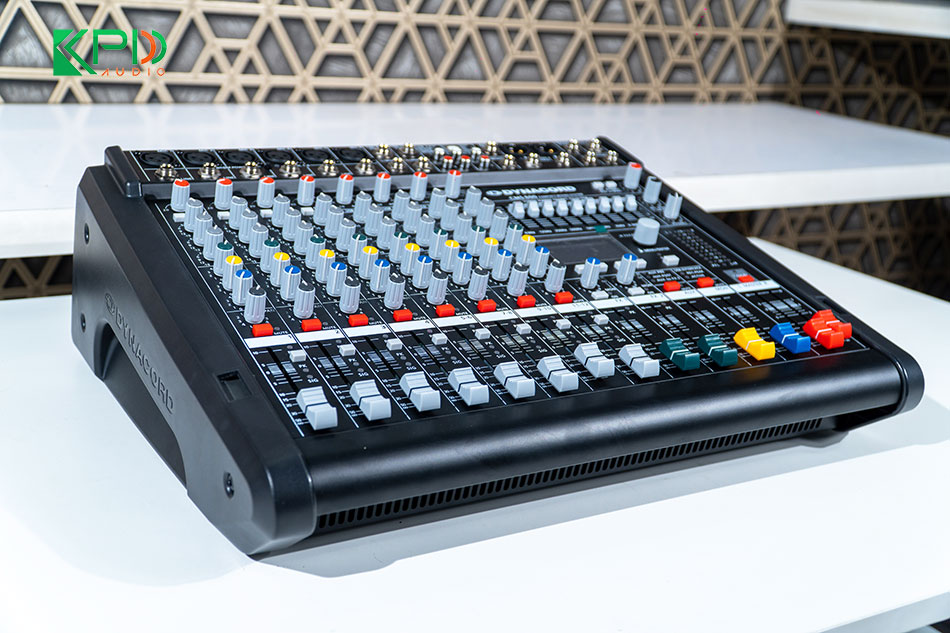 Mặt bên bàn Mixer Dynacord CMS 600
