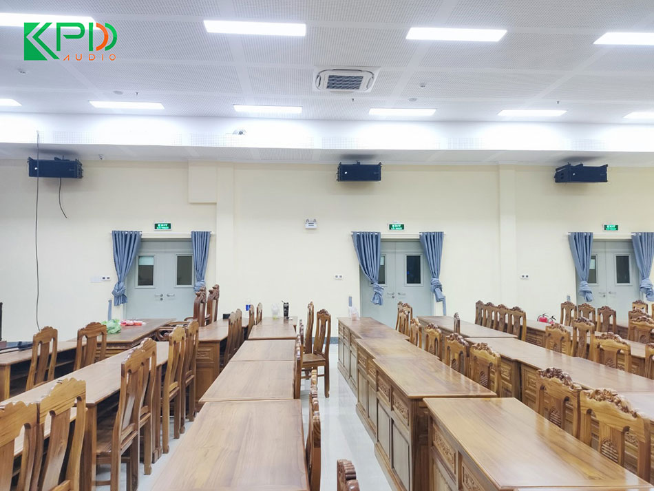 Loa được bố trí đều khắp hội trường