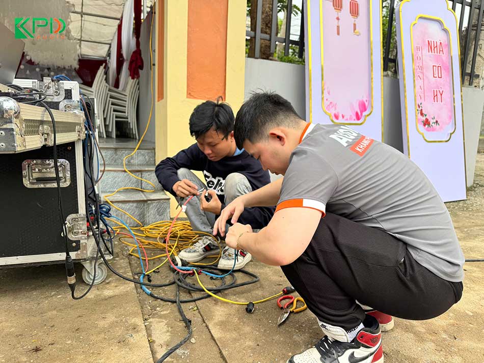 Đi dây cho hệ thống âm thanh