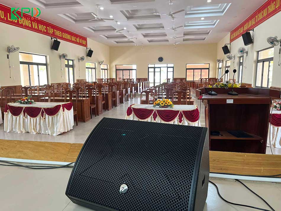 Loa Monitor hội trường