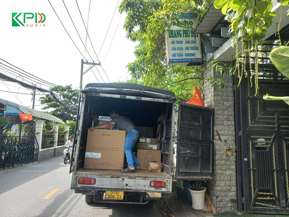 Hỗ trợ vận chuyển, lắp đặt tận nơi