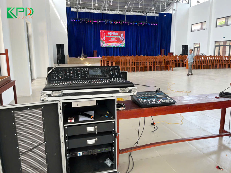 Bàn điều khiển ánh sáng cao cấp