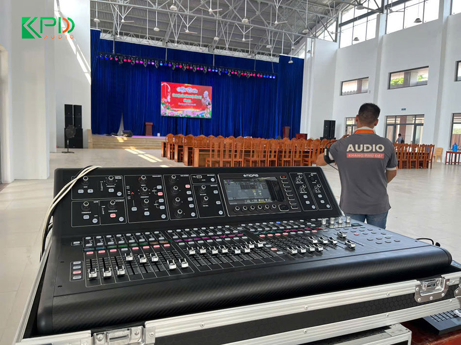 Kết nối hệ thống ánh sáng sân khấu