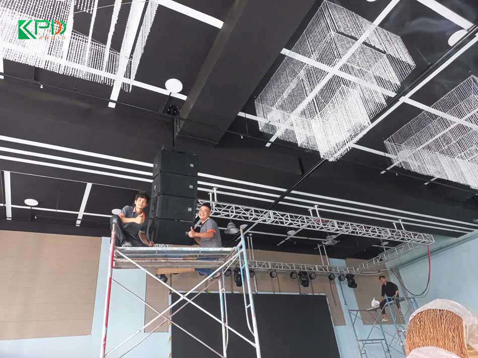 Âm thanh bao phủ toàn bộ không gian