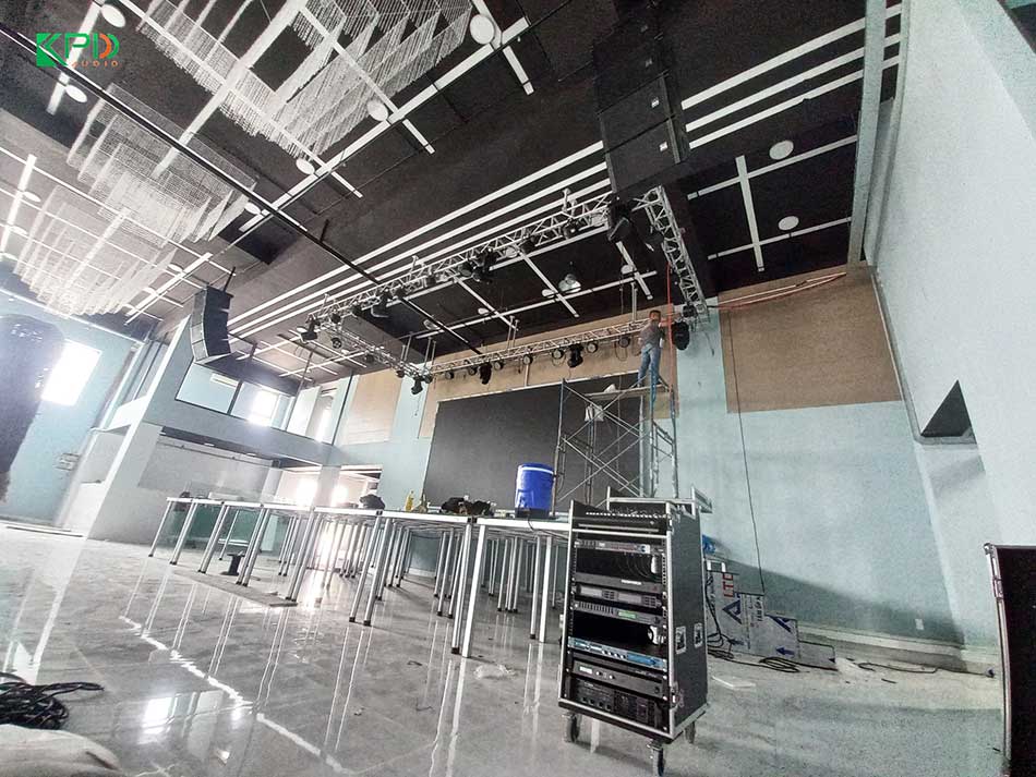 Không gian lắp đặt âm thanh nhà hàng tiệc cưới