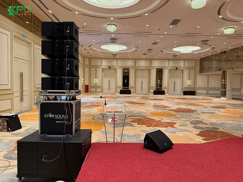 Loa monitor cho sân khấu