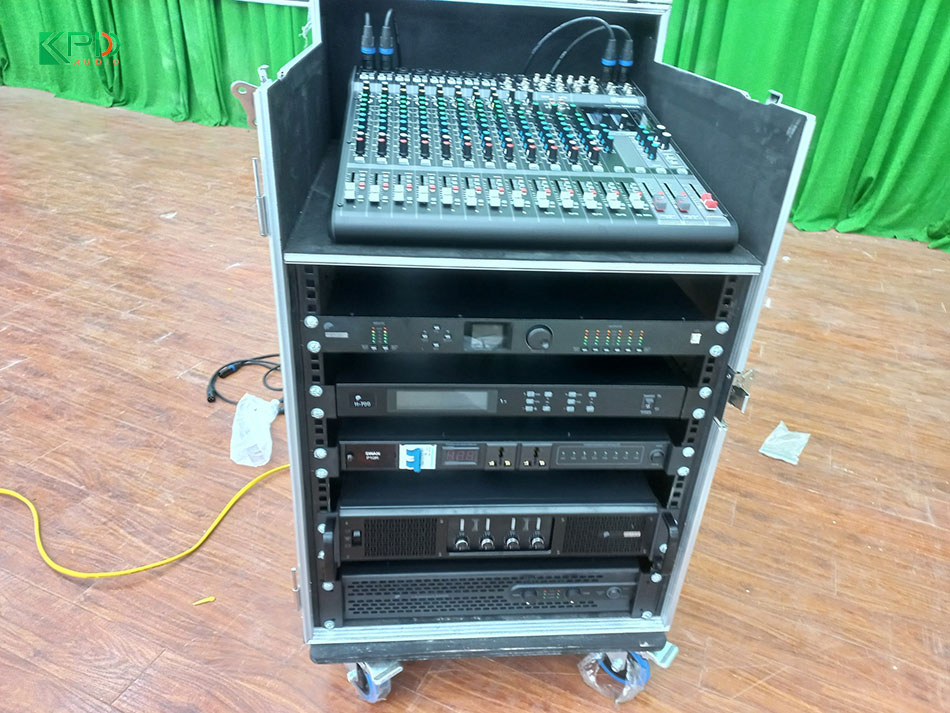 Tủ đựng thiết bị âm thanh gọn gàng