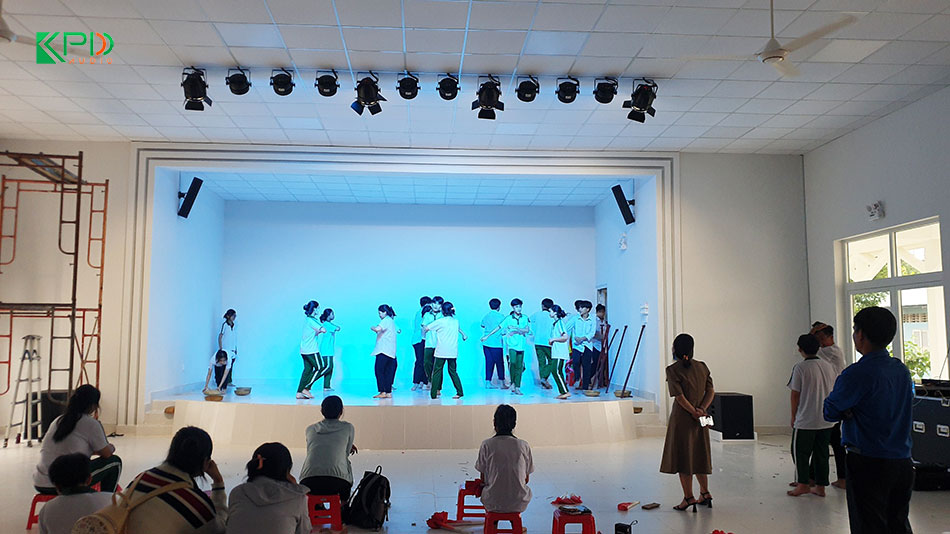 Ánh sáng hội trường cho Trung Tâm GDTX Hóc Môn