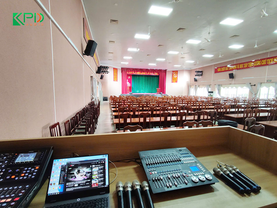 Bàn điều khiển ánh sáng cao cấp