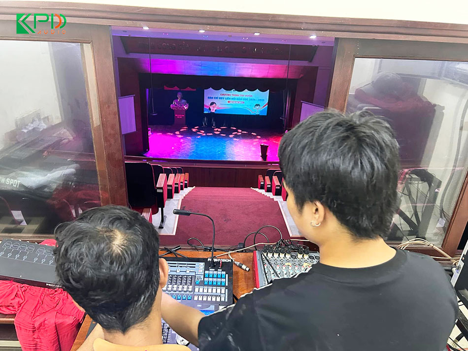 Bàn điều khiển ánh sáng chuyên nghiệp