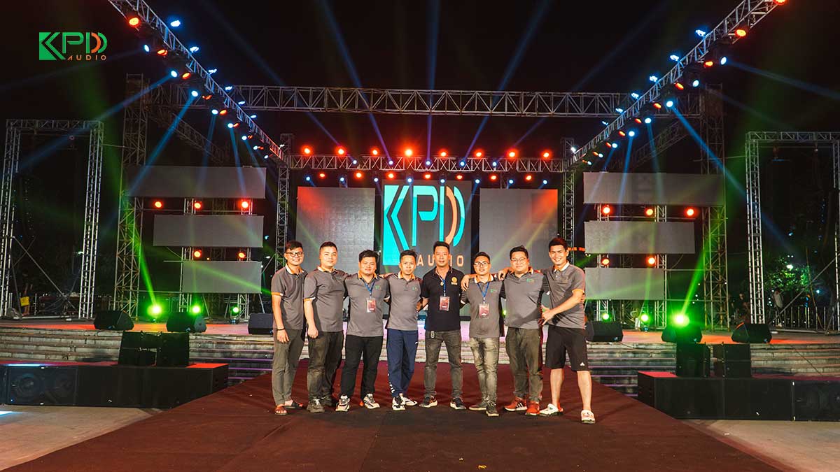 Hệ thống đèn màu sân khấu tại chương trình Lời Ru Âu Lạc