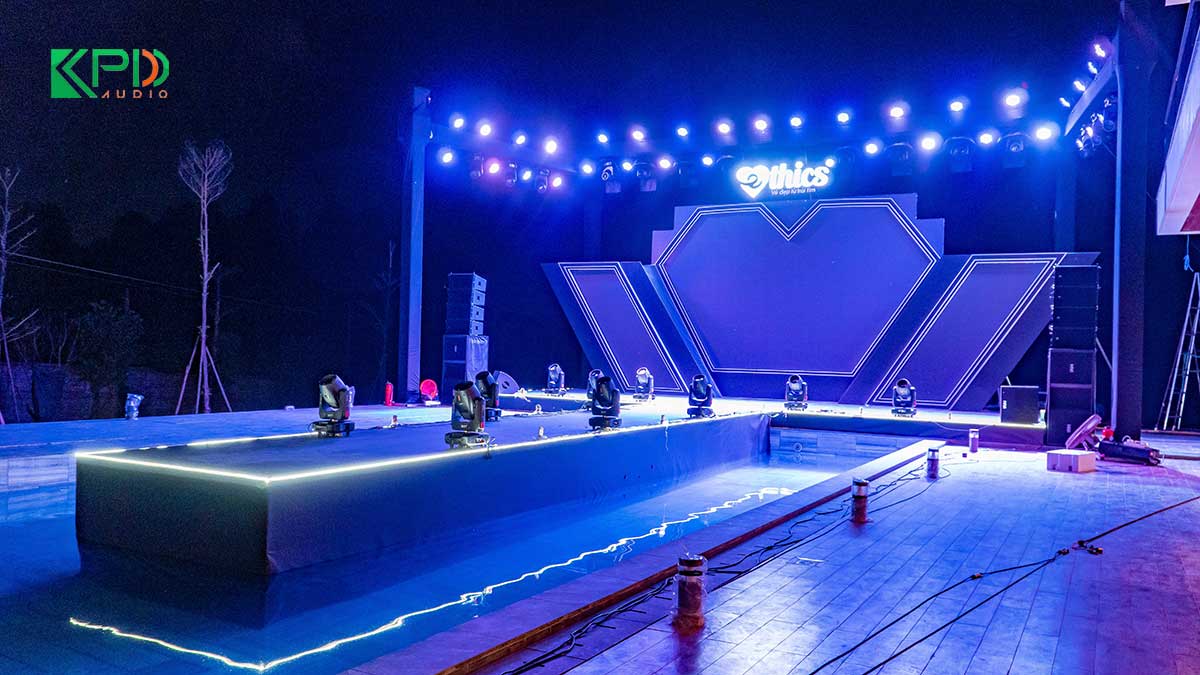 Đèn sân khấu sự kiện ngoài trời