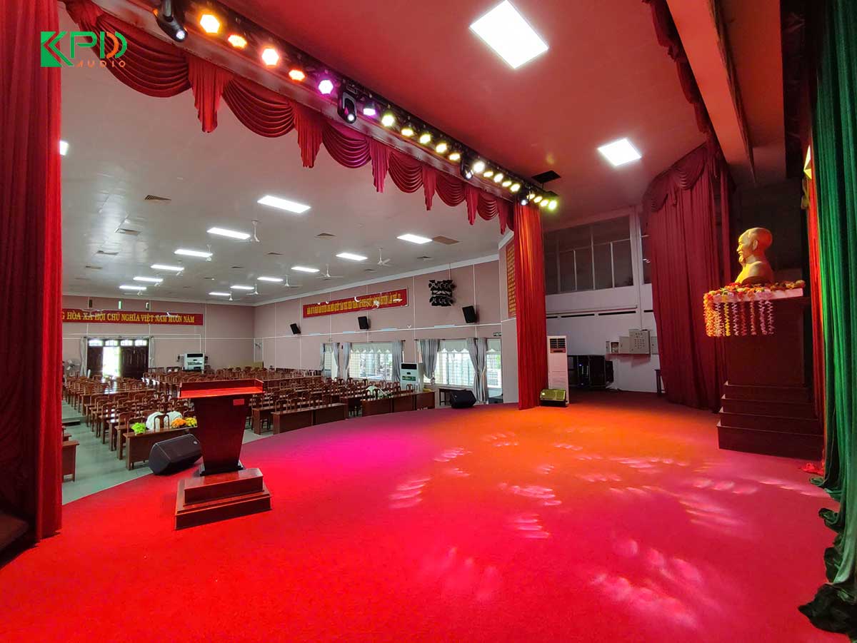 Đèn sân khấu hội trường nhà văn hóa ở Vũng Tàu