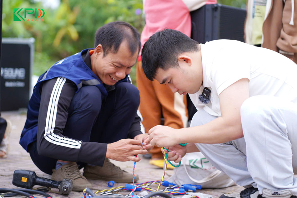 Đi dây cho hệ thống âm thanh