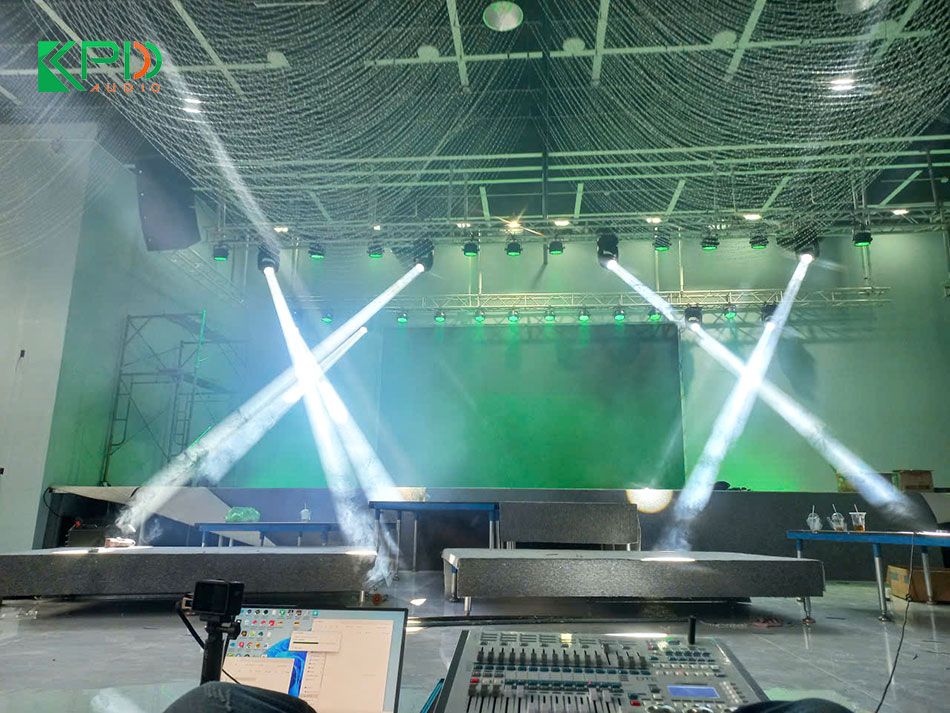 Hệ thống ánh sáng nhà hàng tiệc cưới cho anh Huy - Long An