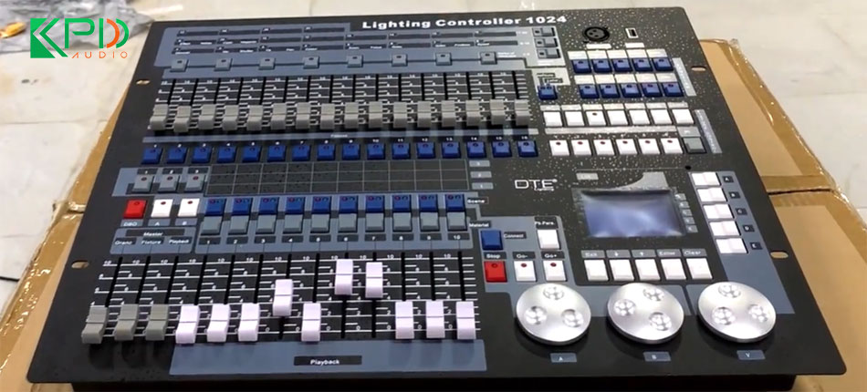 Bàn điều khiển ánh sáng chuyên nghiệp