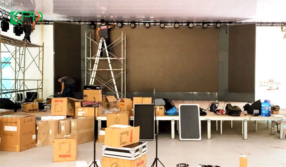 Lắp đặt hệ thống ánh sáng