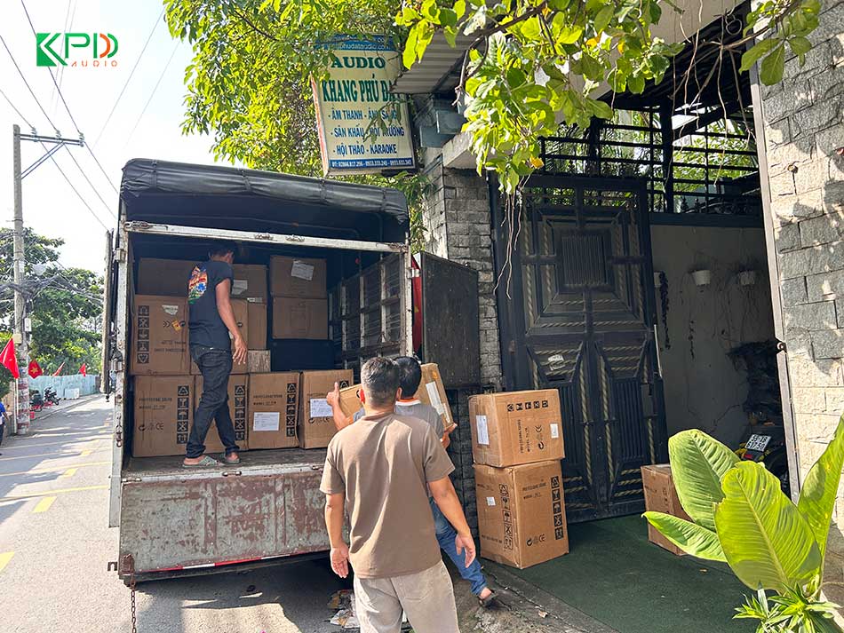 Vận chuyển, lắp đặt hệ thống ánh sáng tận nơi