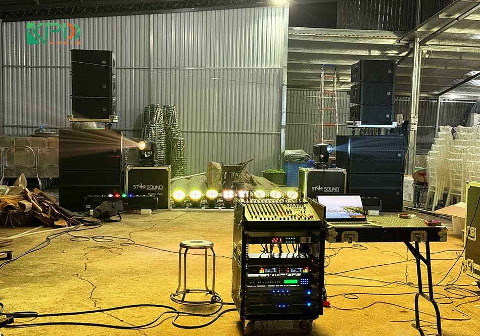 Lắp đặt hệ thống âm thanh ánh sáng cho anh Thinh ở Ba Vì