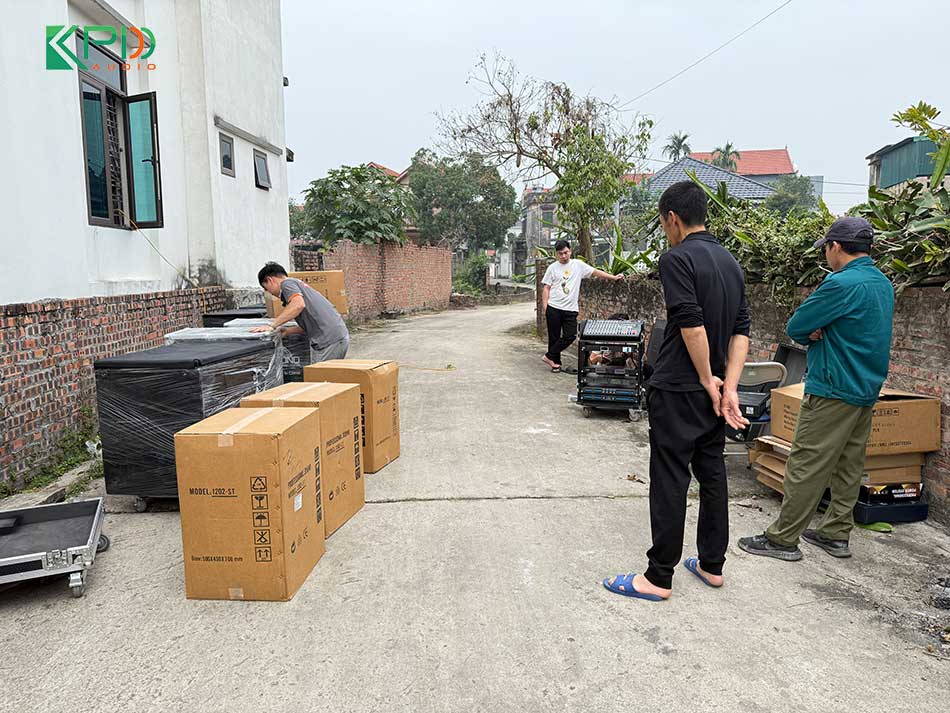 Đập hộp thiết bị âm thanh