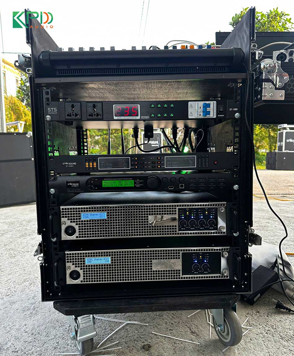 Tủ đựng thiết bị gọn gàng, tiện lợi